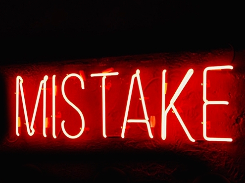 Mistake-495x369 Aktuell