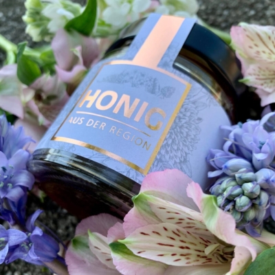 Eine süße Erfolgsstory mit Honigetiketten Eine süße Erfolgsstory mit Honigetiketten