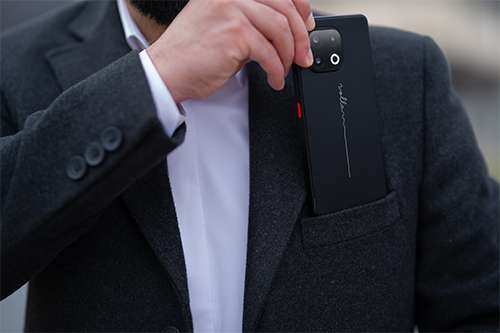 Raus aus der digitalen Abhängigkeit: Ein deutsches Smartphone als Gegenentwurf Raus aus der digitalen Abhängigkeit: Ein deutsches Smartphone als Gegenentwurf