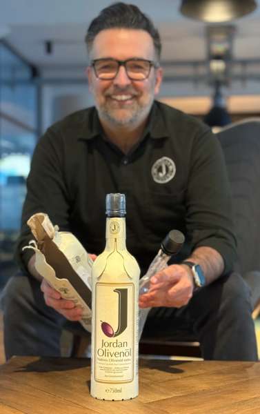 Jordan-Olivenoel-Papierflasche-377x600 Jordan Olivenöl: Nachhaltigkeit beginnt beim Anbau und bei der Verpackung